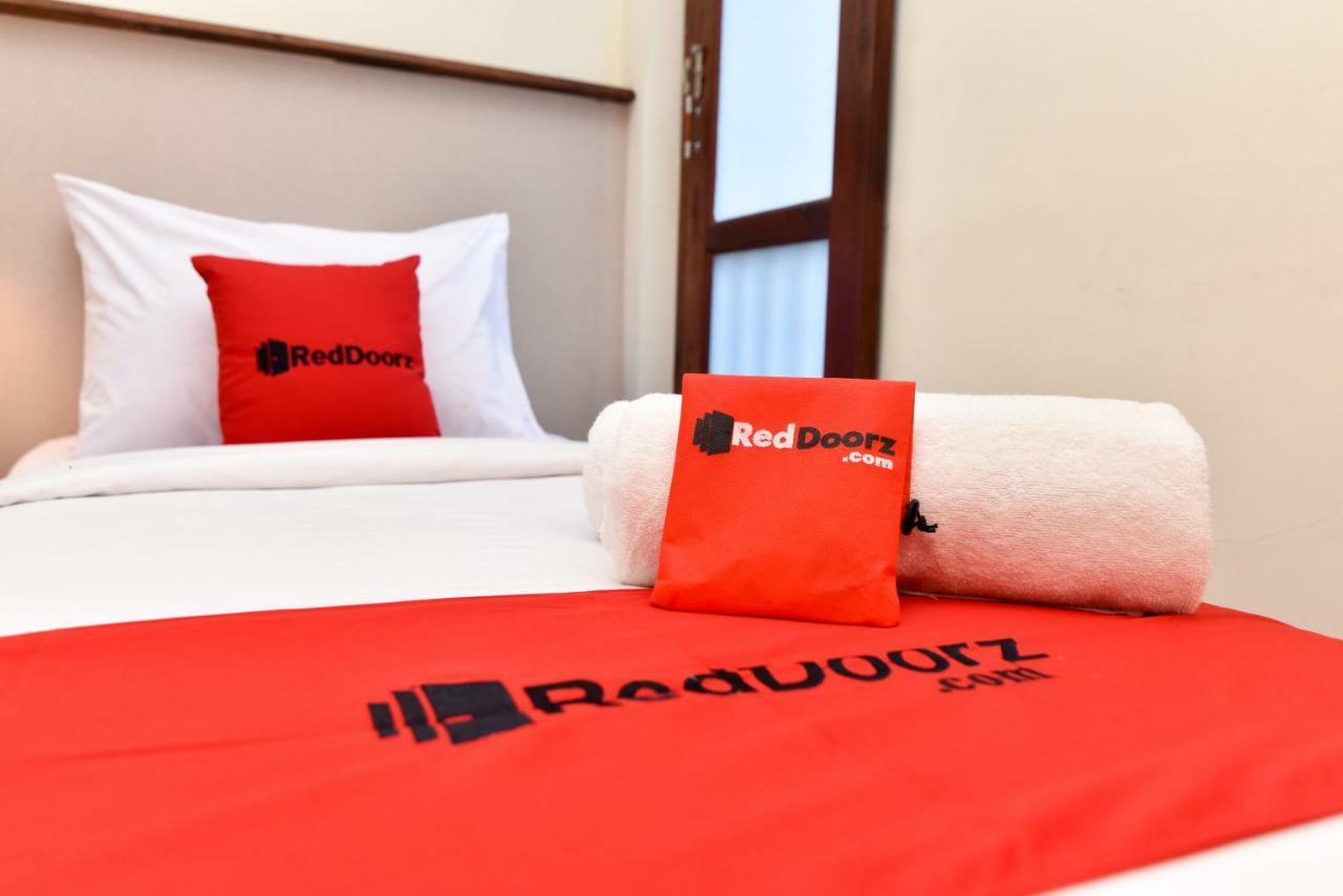 Reddoorz Near Legian Street Hotel Kuta Lombok Exterior foto